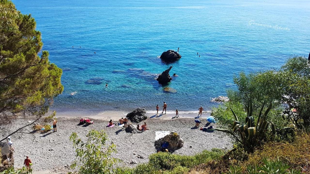 La Luce Del Faro Apartment Cefalu Bagian luar foto